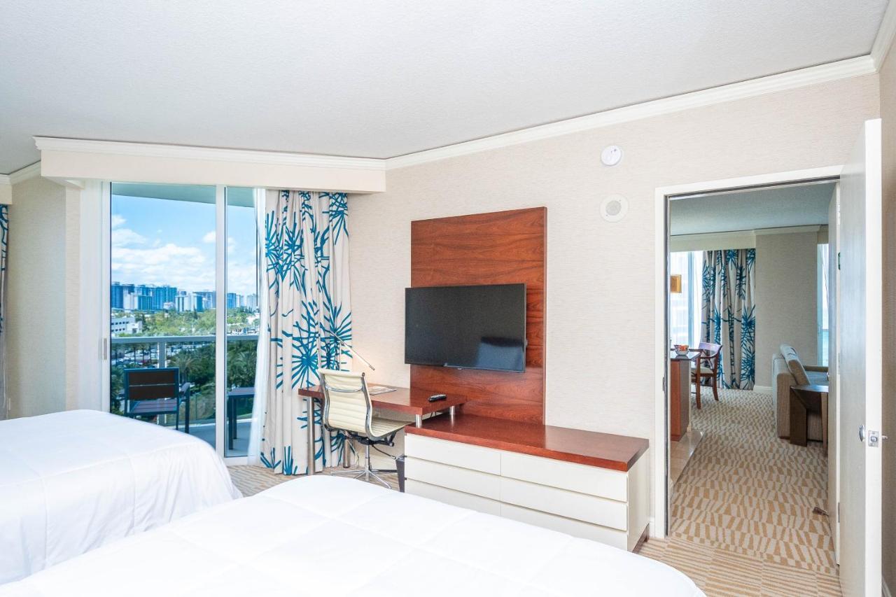 Trump Intl 2 Bedroom Apartment 1600 Sqf Ocean And Bay View Съни Айлс Бийч Екстериор снимка