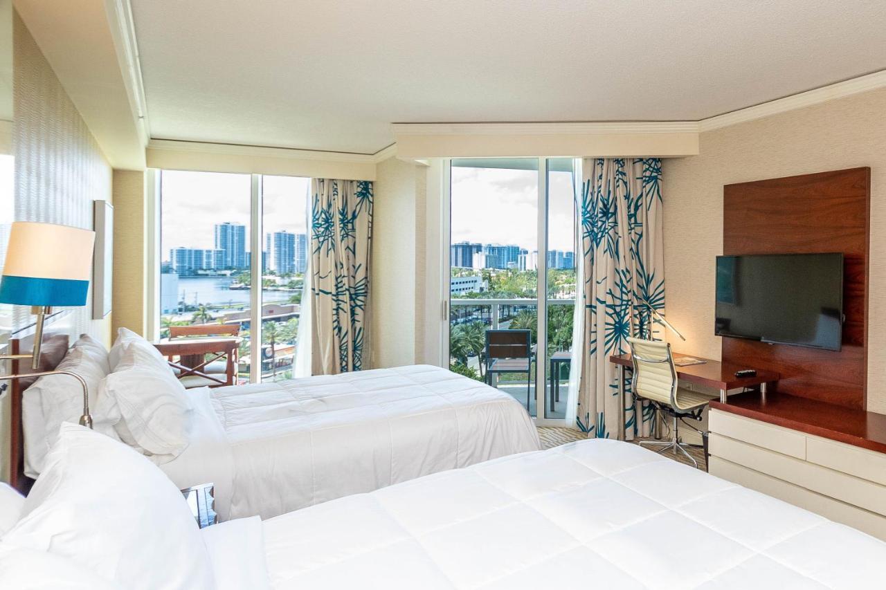 Trump Intl 2 Bedroom Apartment 1600 Sqf Ocean And Bay View Съни Айлс Бийч Екстериор снимка
