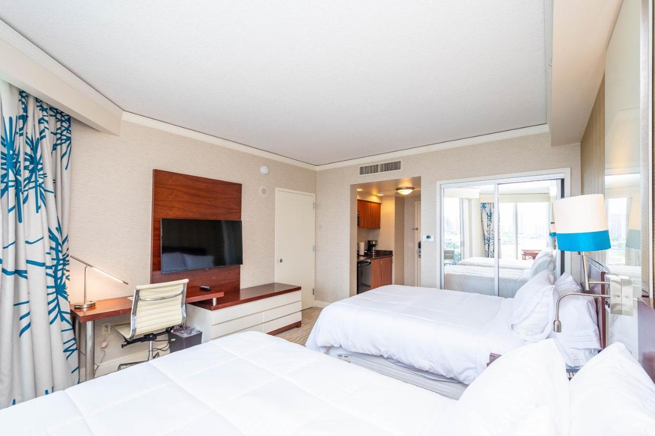 Trump Intl 2 Bedroom Apartment 1600 Sqf Ocean And Bay View Съни Айлс Бийч Екстериор снимка