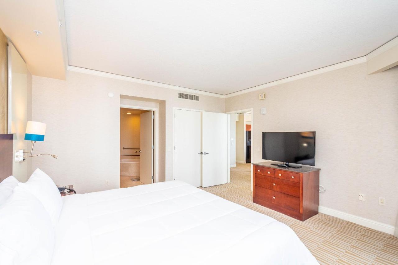 Trump Intl 2 Bedroom Apartment 1600 Sqf Ocean And Bay View Съни Айлс Бийч Екстериор снимка